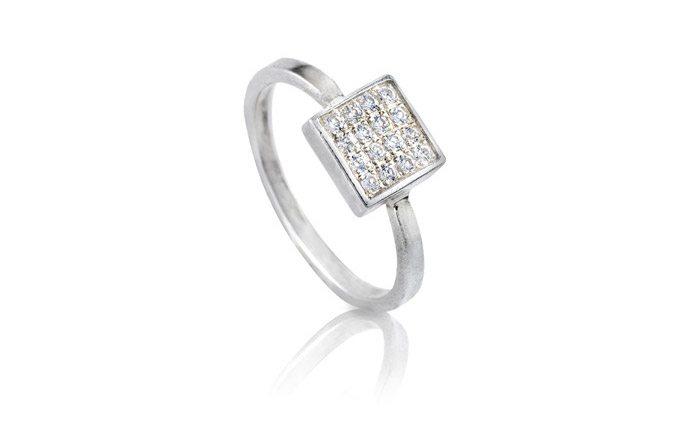 טבעת אירוסין עם שיבוץ רב של יהלומים (עיצוב טבעת: הוד מקבילי)
